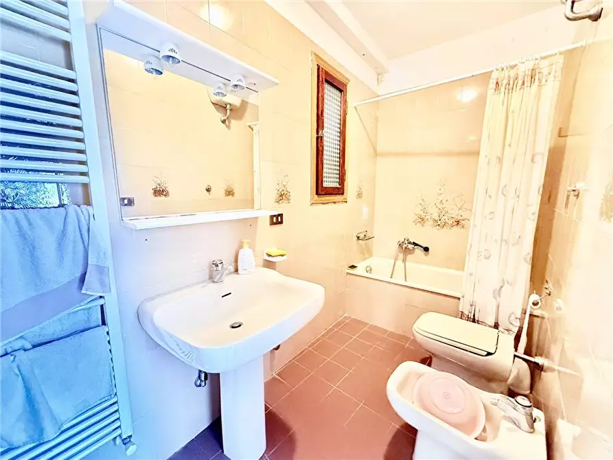 Immagine 11 di Porzione di casa in vendita  a Marciana