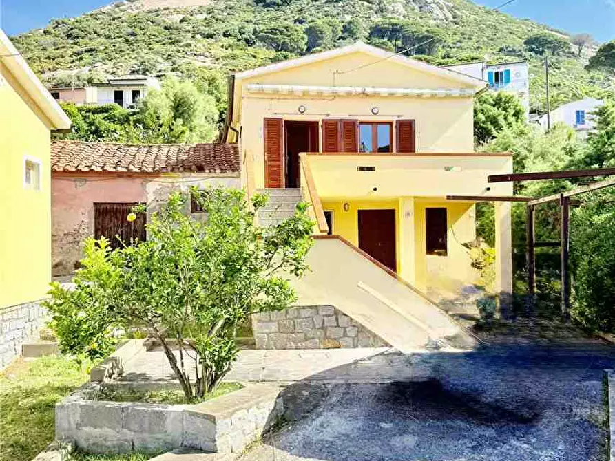 Immagine 2 di Porzione di casa in vendita  a Marciana