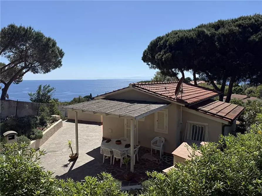 Immagine 1 di Villa in vendita  a Capoliveri