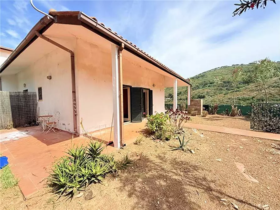 Immagine 2 di Porzione di casa in vendita  a Capoliveri