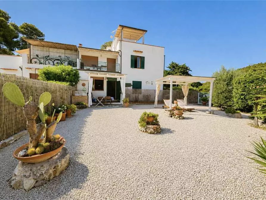 Immagine 1 di Appartamento in vendita  a Capoliveri