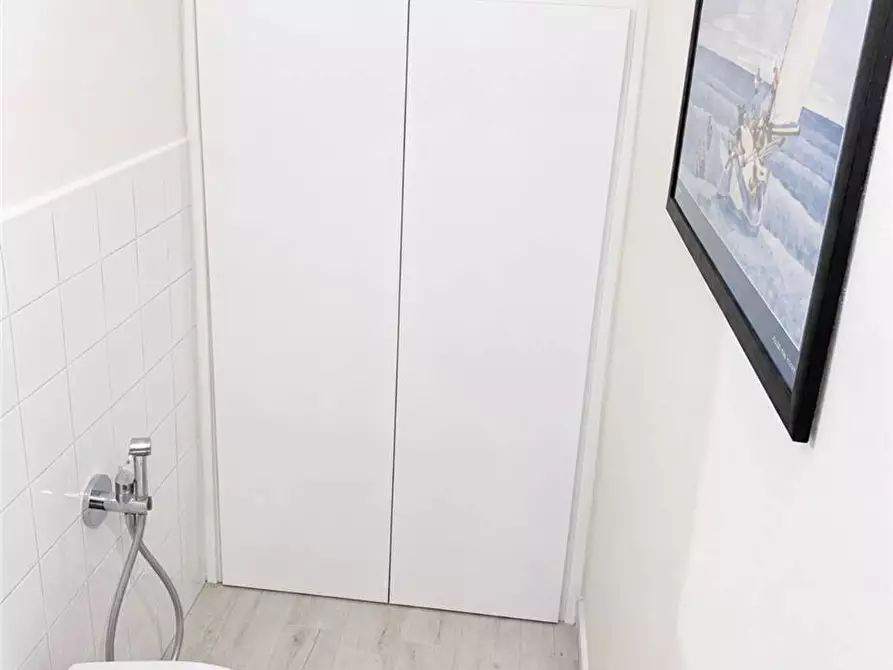 Immagine 4 di Deposito in vendita  a Portoferraio