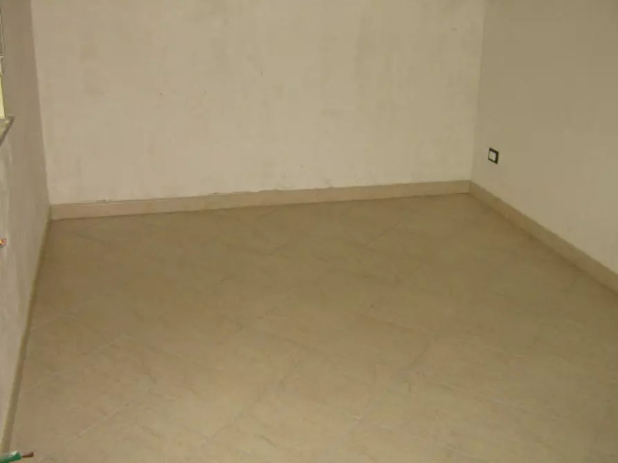 Immagine 2 di Appartamento in vendita  a Adrano