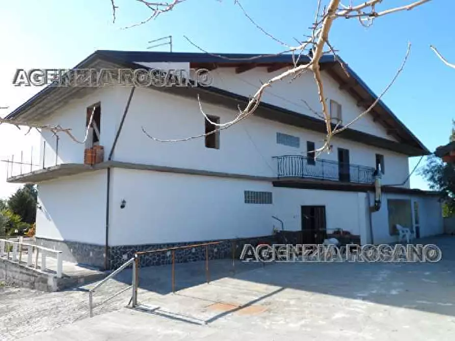 Immagine 3 di Stabile in vendita  a Santa Maria Di Licodia