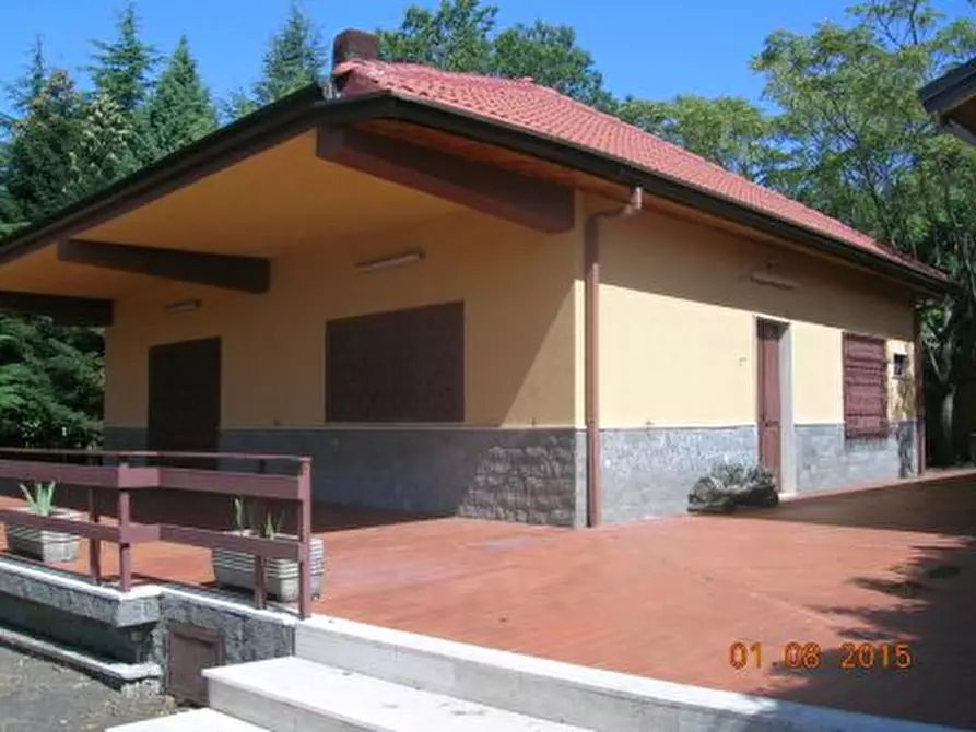 Immagine 2 di Villa in vendita  a Biancavilla