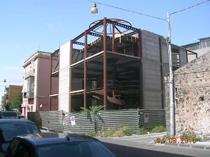 Immagine 3 di Attività commerciale in vendita  a Adrano