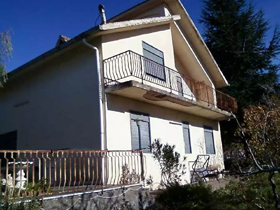 Immagine 1 di Villa in vendita  a Biancavilla