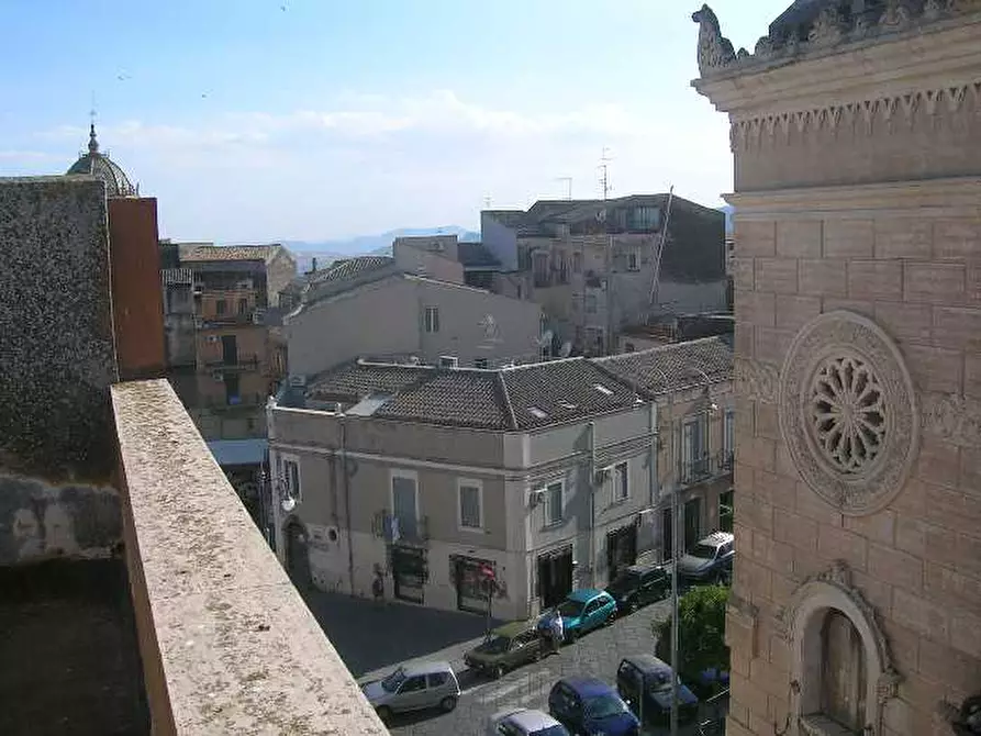 Immagine 2 di Villa in vendita  a Adrano
