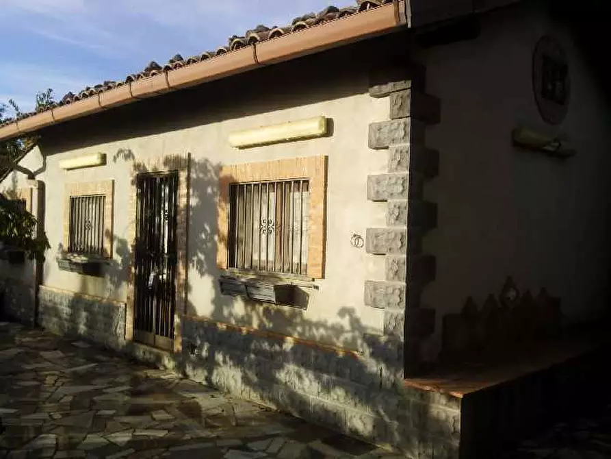 Immagine 2 di Villa in vendita  a Santa Maria Di Licodia