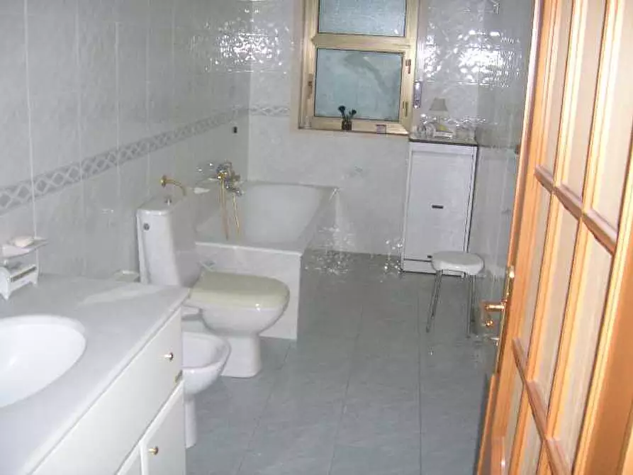 Immagine 4 di Villa in vendita  a Biancavilla