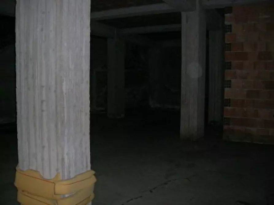 Immagine 2 di Garage in vendita  a Biancavilla