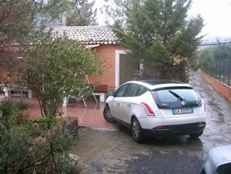 Immagine 2 di Villa in vendita  a Santa Maria Di Licodia