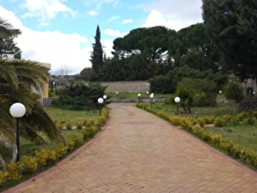 Immagine 2 di Albergo/B&B/Residence in vendita  a Santa Maria Di Licodia