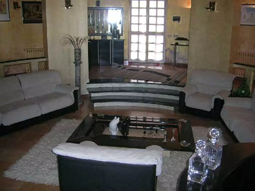 Immagine 2 di Villa in vendita  a Santa Maria Di Licodia