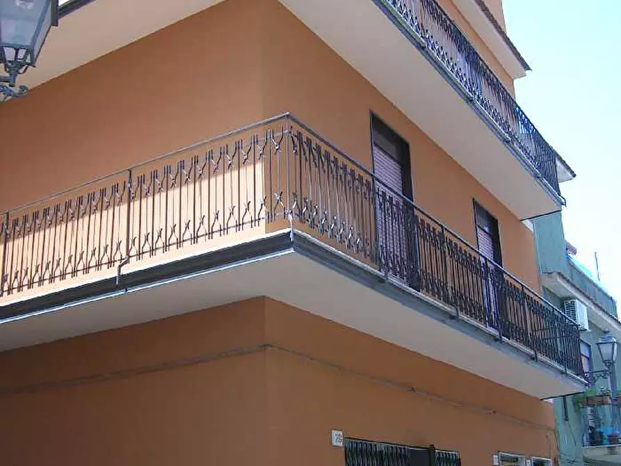 Immagine 1 di Villa in vendita  a Adrano