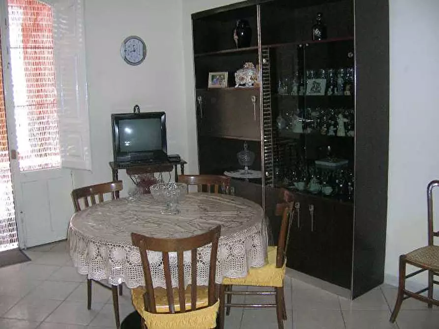 Immagine 2 di Villa in vendita  a Adrano