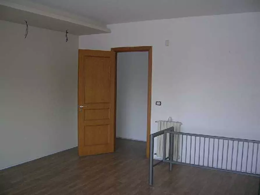 Immagine 5 di Appartamento in vendita  in P.zza saragat a Adrano