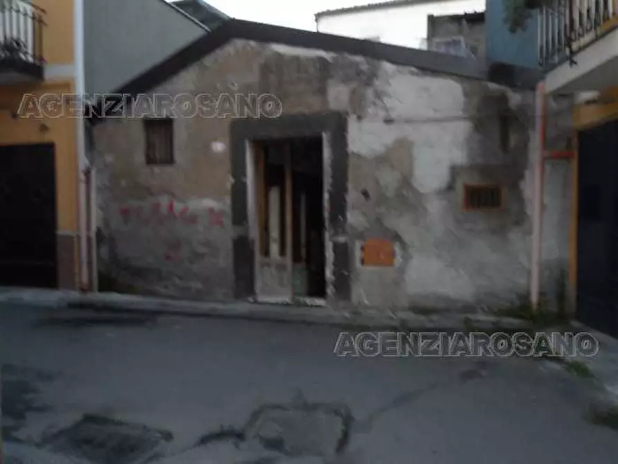 Immagine 2 di Attività commerciale in vendita  a Adrano