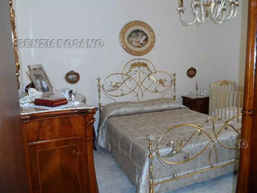 Immagine 3 di Villa in vendita  in Via pascoli a Biancavilla