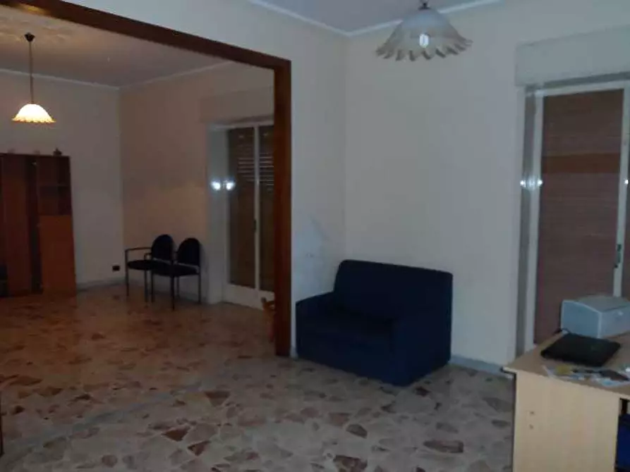 Immagine 1 di Appartamento in vendita  a Adrano