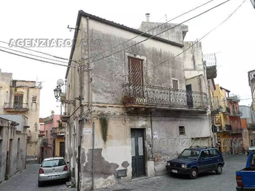 Immagine 1 di Villa in vendita  in Via romagnosi a Biancavilla