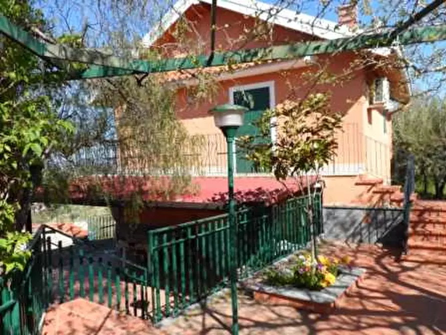 Immagine 1 di Villa in vendita  in Loc. Poggio Mottese a Biancavilla