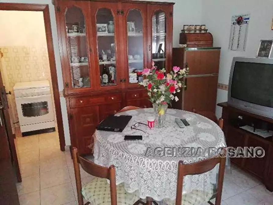 Immagine 2 di Villa in vendita  in Via Livorno a Biancavilla