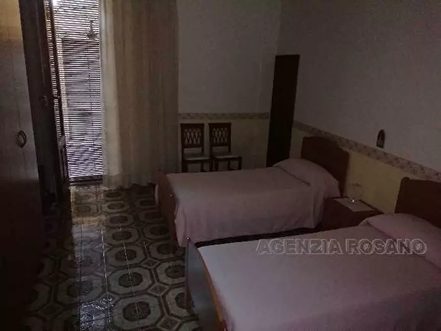 Immagine 4 di Villa in vendita  in Via Livorno a Biancavilla