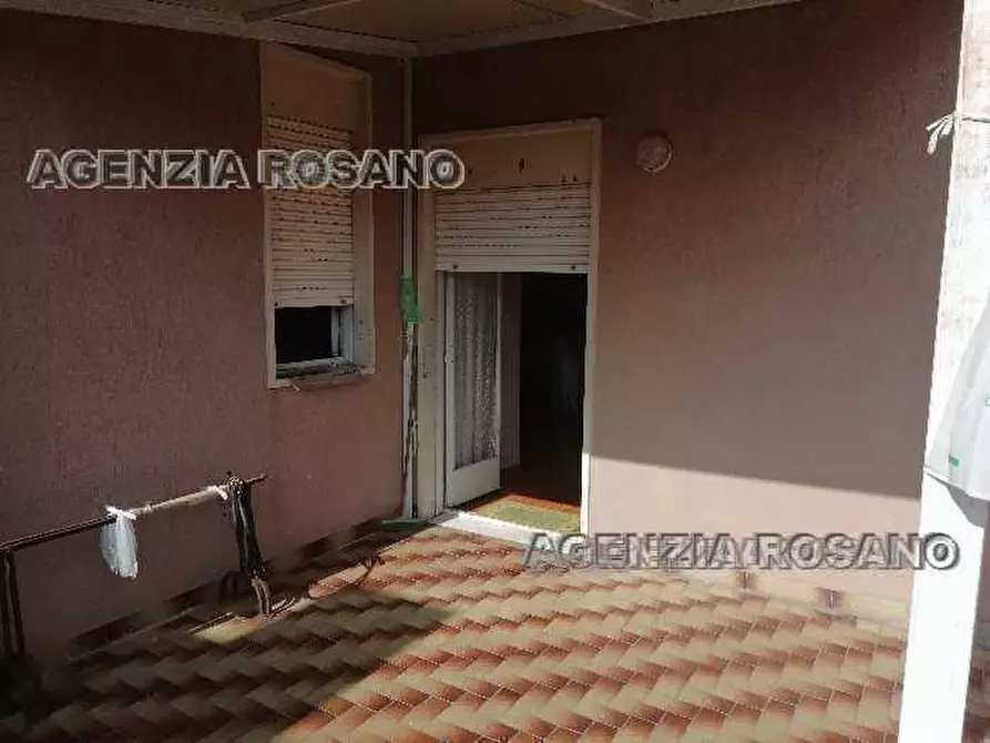 Immagine 5 di Villa in vendita  in Via Livorno a Biancavilla