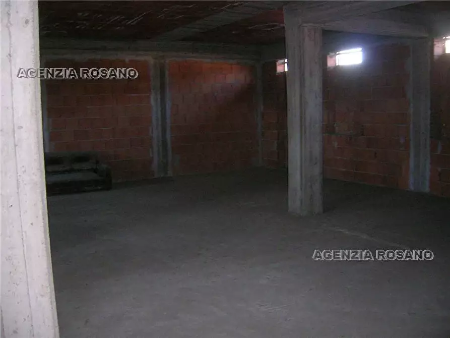 Immagine 3 di Garage in vendita  in V.le EUROPA a Biancavilla