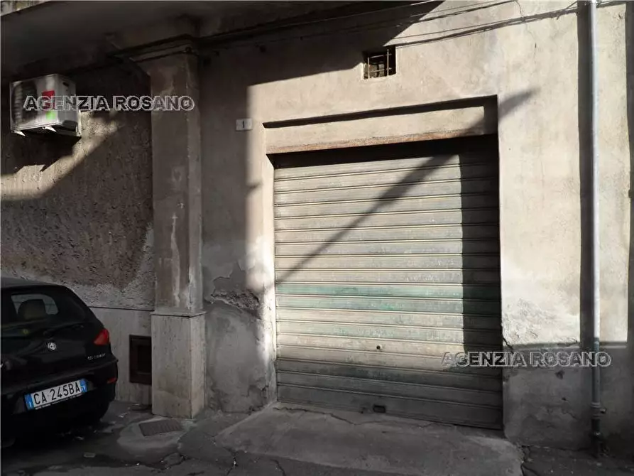 Immagine 1 di Garage in vendita  in Via BARI a Adrano