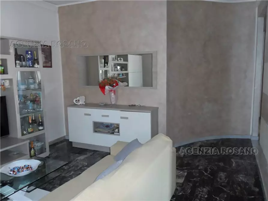 Immagine 2 di Appartamento in vendita  in Via delle salette a Adrano
