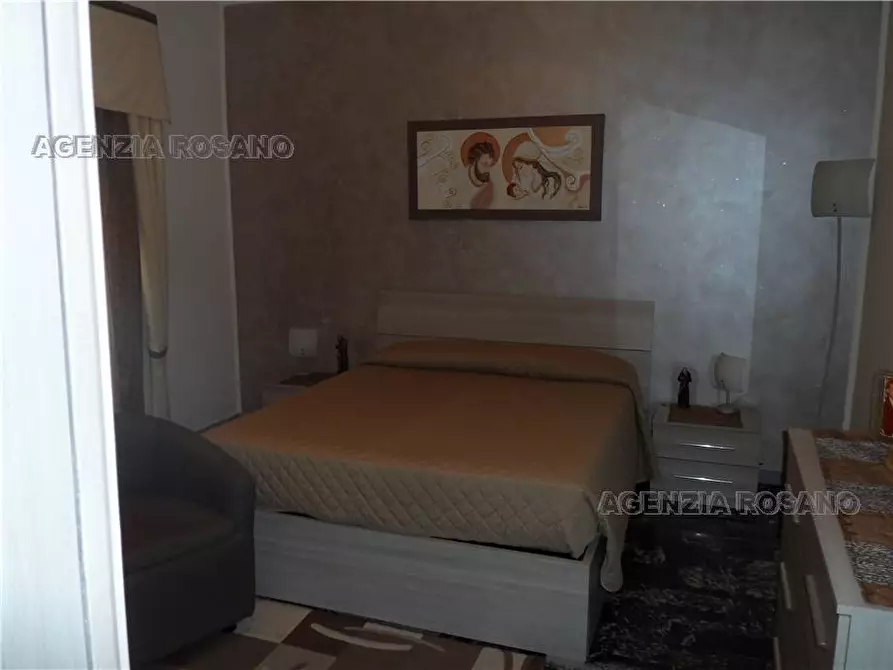 Immagine 4 di Appartamento in vendita  in Via delle salette a Adrano