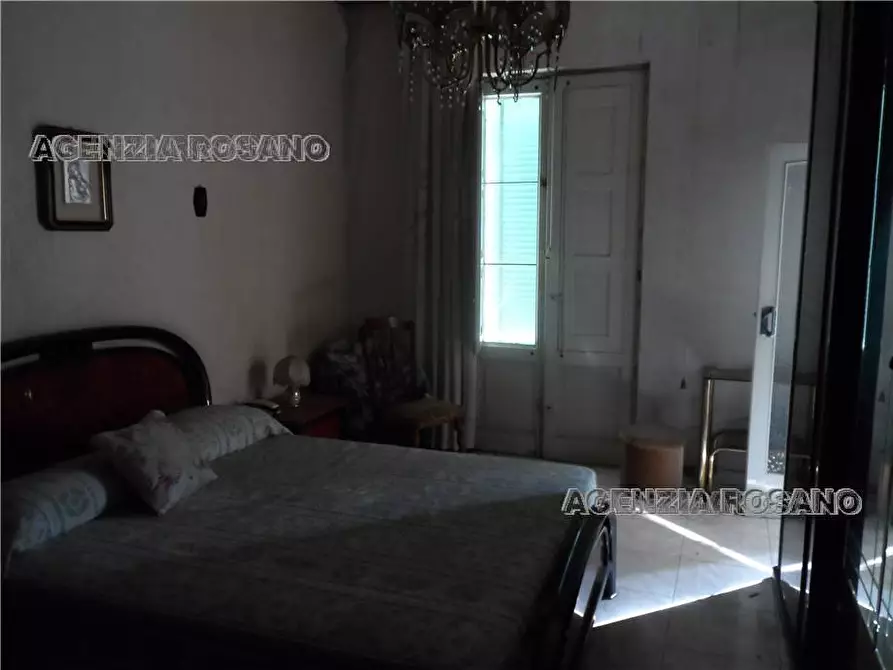 Immagine 3 di Villa in vendita  in Via bellini a Biancavilla