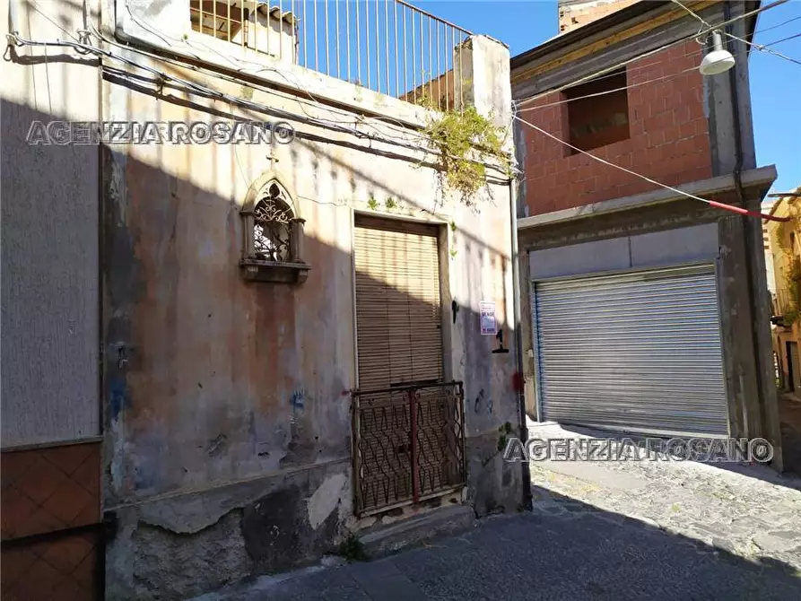Immagine 3 di Villa in vendita  in Via ragusa a Biancavilla