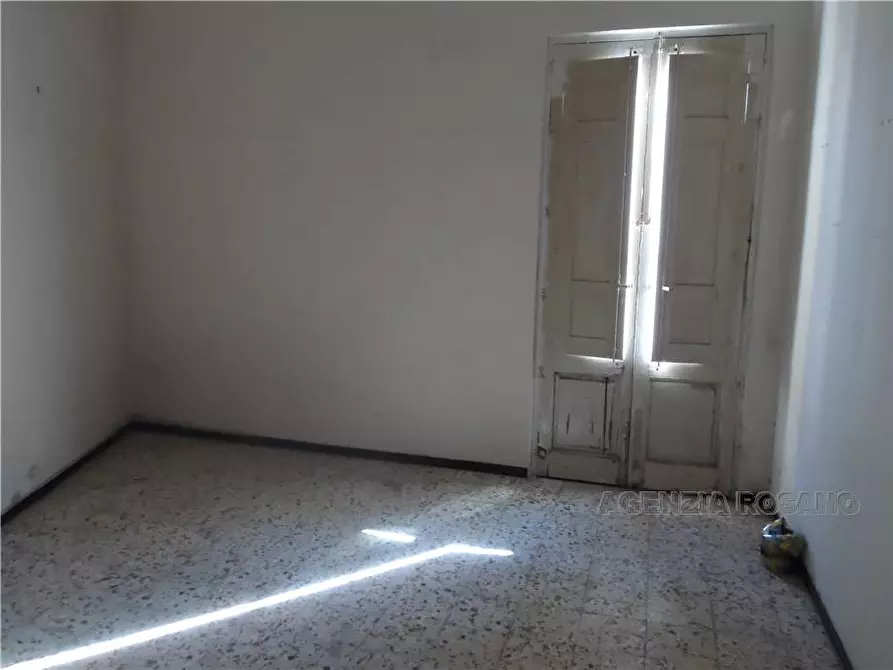 Immagine 2 di Villa in vendita  in Via bellini a Biancavilla
