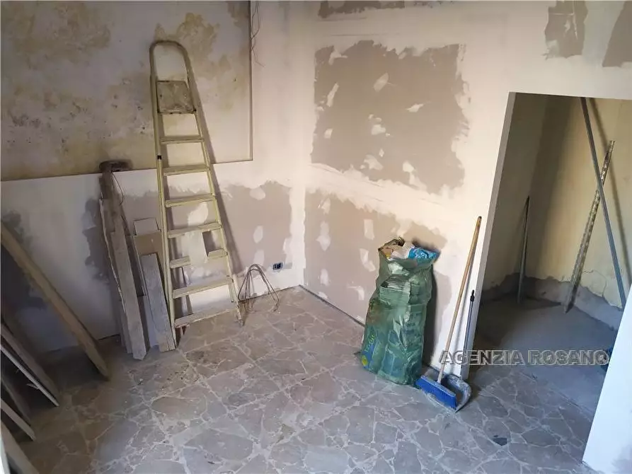 Immagine 3 di Villa in vendita  in Via DOT.PORTALE a Biancavilla