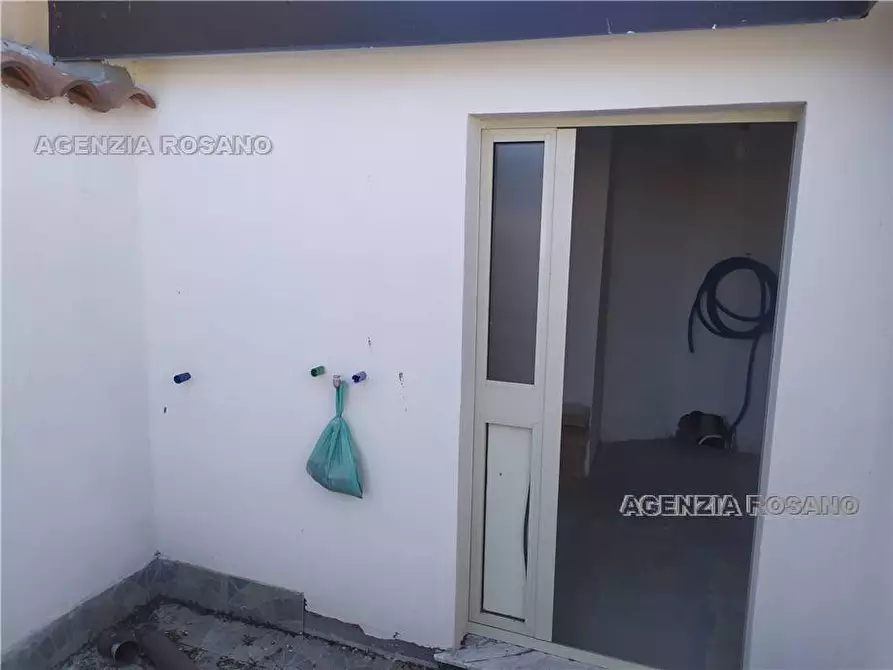 Immagine 4 di Villa in vendita  in Via DOT.PORTALE a Biancavilla