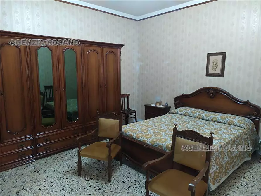 Immagine 4 di Casa bifamiliare in vendita  in Via Borgo a Adrano