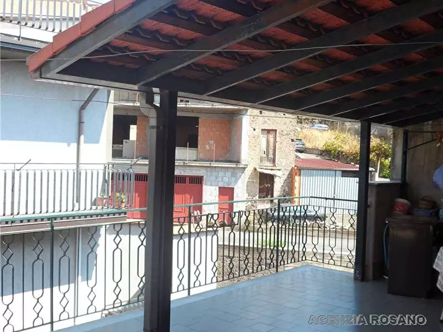 Immagine 1 di Villa in vendita  in Via Lucania a Biancavilla