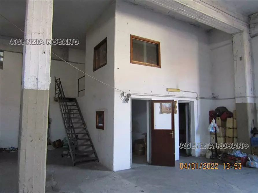 Immagine 2 di Attività commerciale in vendita  in Via FALLICA a Biancavilla