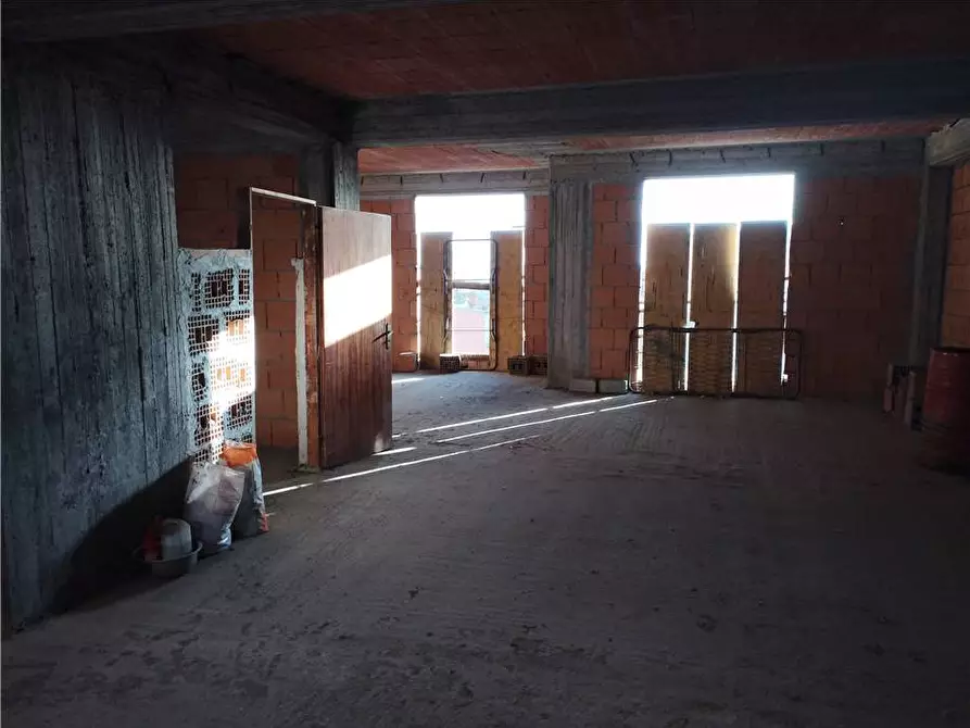 Immagine 3 di Stabile in vendita  in Via C.Colombo a Biancavilla