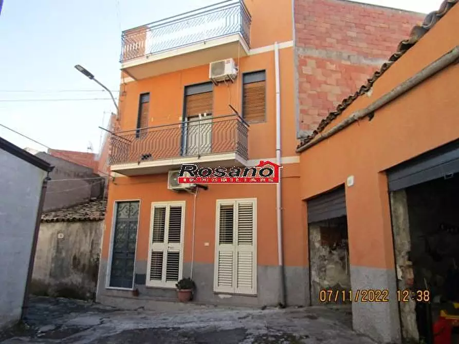 Immagine 1 di Villa in vendita  in Via LATINA a Biancavilla