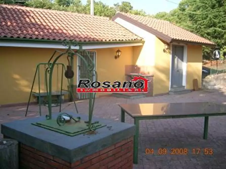 Immagine 1 di Villa in vendita  in Loc. CONTRADA D'URSO a Adrano