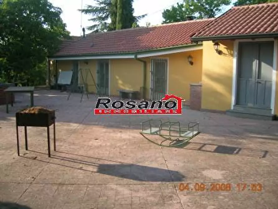 Immagine 2 di Villa in vendita  in Loc. CONTRADA D'URSO a Adrano