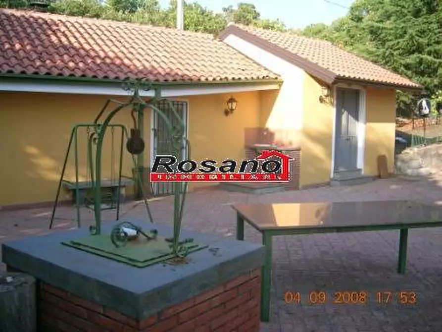Immagine 5 di Villa in vendita  in Loc. CONTRADA D'URSO a Adrano