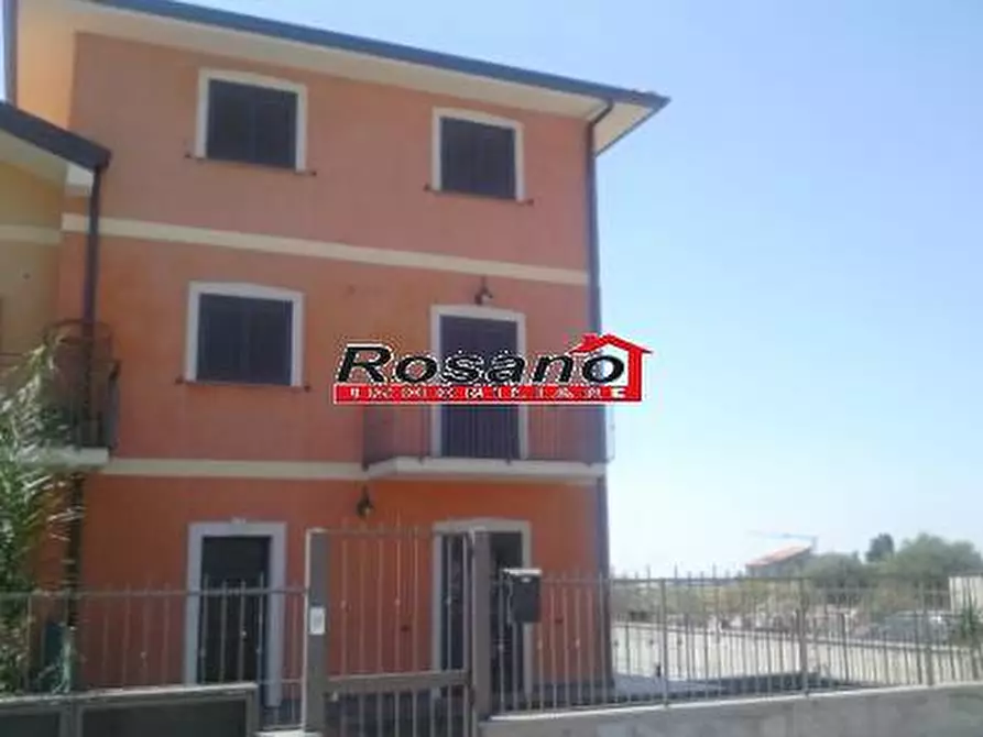 Immagine 1 di Villa in vendita  in Via ALDO MORO a Santa Maria Di Licodia