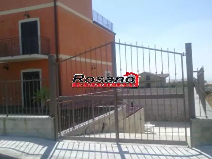 Immagine 2 di Villa in vendita  in Via ALDO MORO a Santa Maria Di Licodia