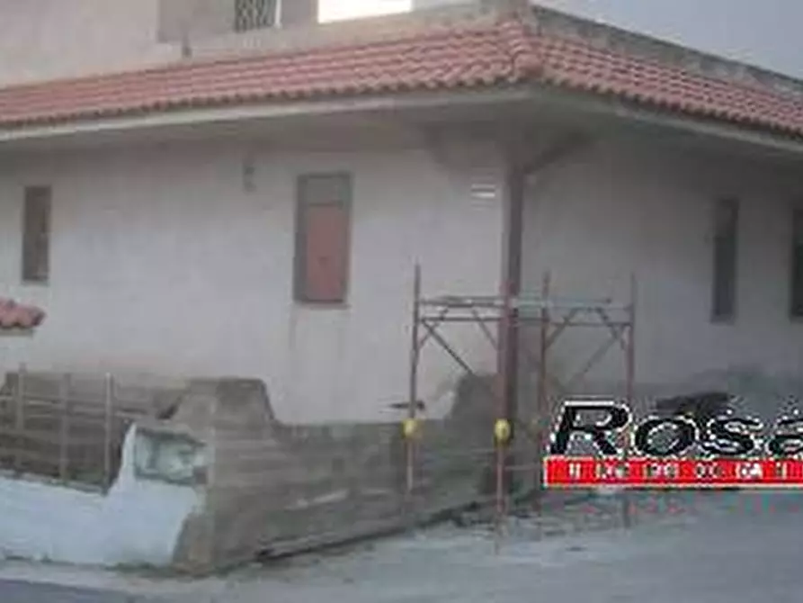 Immagine 2 di Attività commerciale in vendita  in V.le DEI FIORI a Biancavilla