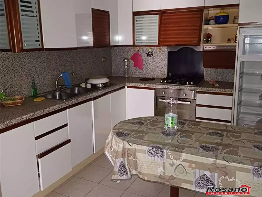 Immagine 2 di Appartamento in vendita  in Via SAN PLACIDO a Biancavilla